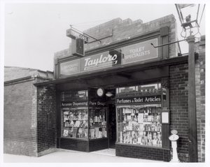 Taylors Chemists, Burley Road, Leeds, 20 april 1936 door English Photographer